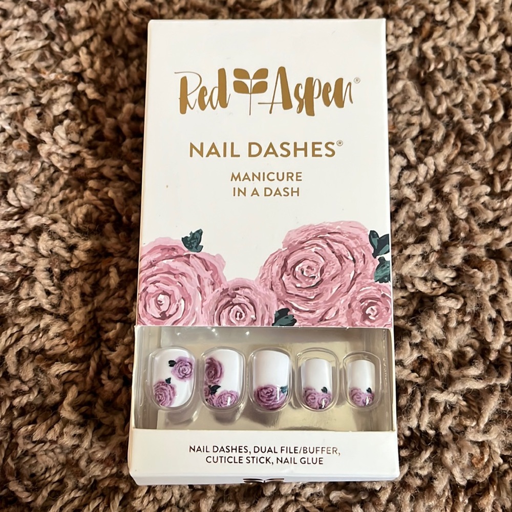 Red Aspen Flower Nail Dashes